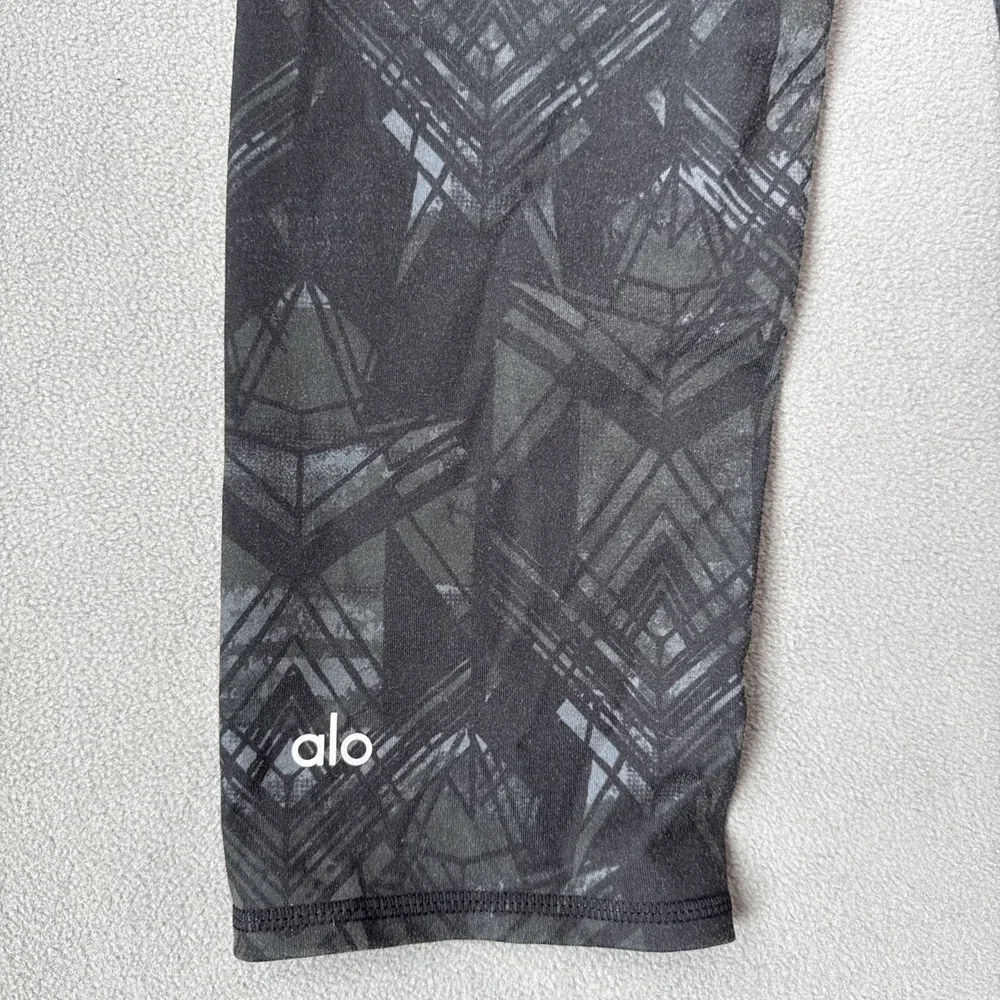 ALO Leggings Womens Small Black Green Geometric Cropped Capri Stretch Yoga Sport